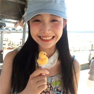 戴红头巾的女孩
